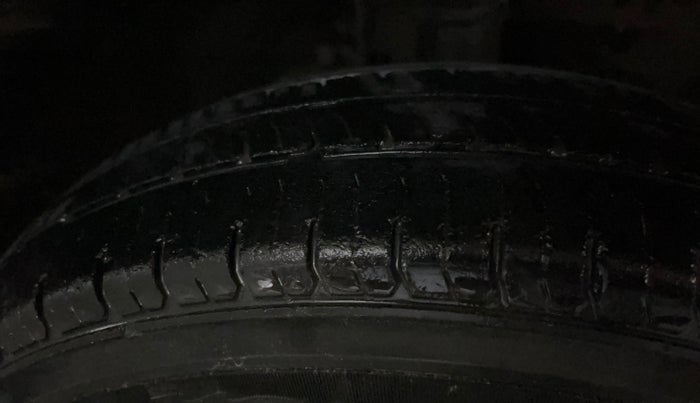 2017 Maruti Wagon R 1.0 LXI CNG, CNG, Manual, 69,553 km, Right Front Tyre Tread