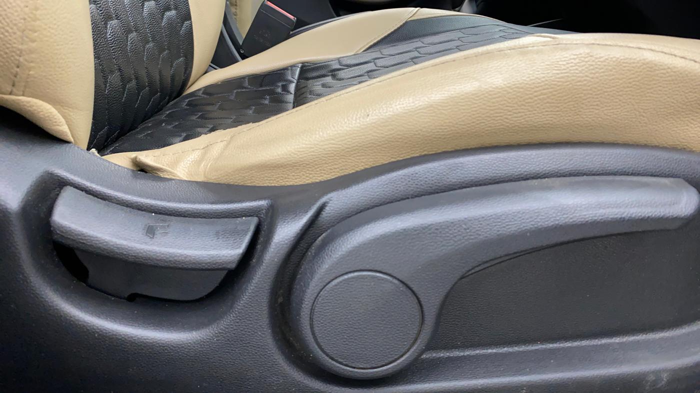 2019 Hyundai Elite i20 SPORTZ PLUS 1.4 CRDI, Diesel, Manual, 79,981 km, Driver Side Adjustment Panel