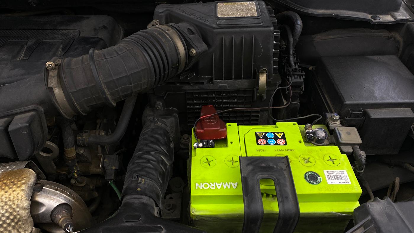 2022 Mahindra XUV300 W4 1.2 PETROL, Petrol, Manual, 1,08,779 km, Engine View - Left