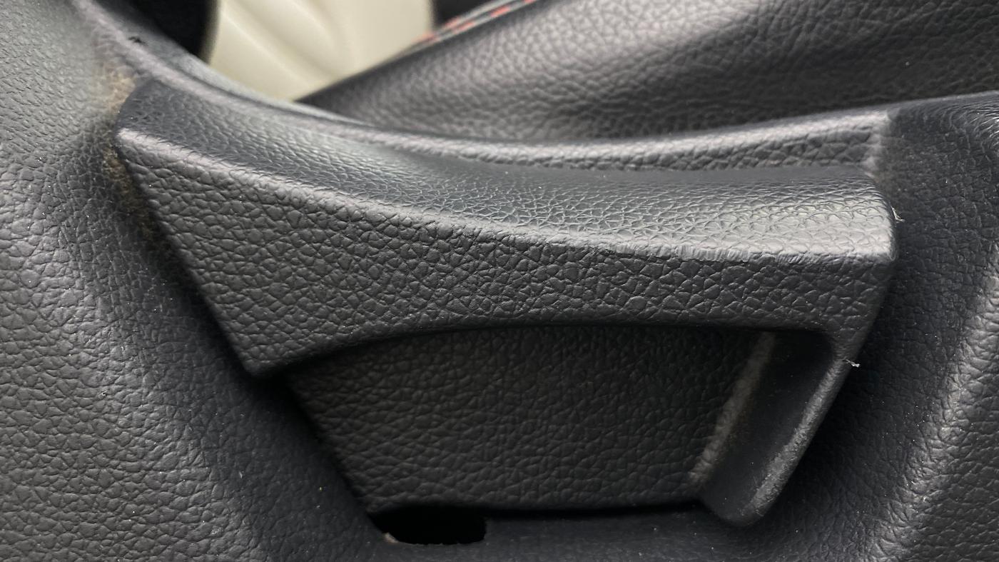 2022 Mahindra XUV300 W4 1.2 PETROL, Petrol, Manual, 1,08,779 km, Driver Side Adjustment Panel