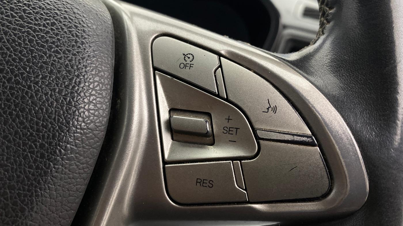 2022 Mahindra XUV300 W4 1.2 PETROL, Petrol, Manual, 1,08,779 km, Adaptive Cruise Control