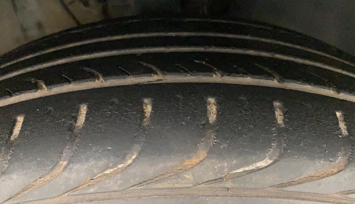 2011 Volkswagen Polo COMFORTLINE 1.2L PETROL, Petrol, Manual, 52,791 km, Right Front Tyre Tread