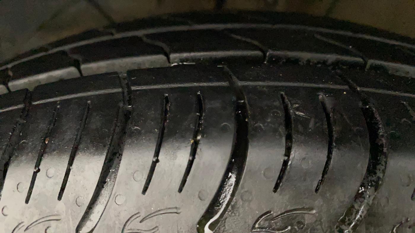 2017 Maruti Baleno DELTA PETROL 1.2, Petrol, Manual, 70,126 km, Left Front Tyre Tread