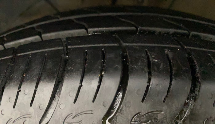 2017 Maruti Baleno DELTA PETROL 1.2, Petrol, Manual, 70,126 km, Left Front Tyre Tread