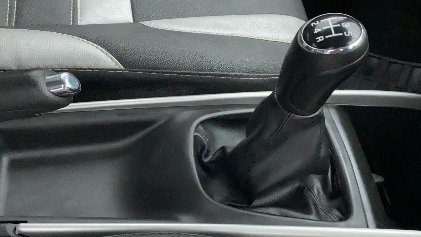 2017 Maruti Baleno DELTA PETROL 1.2, Petrol, Manual, 70,126 km, Gear Lever