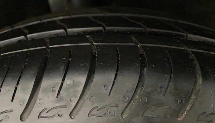 2017 Maruti Baleno DELTA PETROL 1.2, Petrol, Manual, 70,126 km, Right Rear Tyre Tread