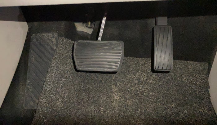 2021 Mahindra XUV300 W6 1.2 PETROL AMT, Petrol, Automatic, 63,607 km, Pedals