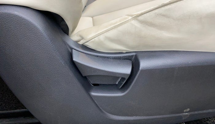 2021 Mahindra XUV300 W6 1.2 PETROL AMT, Petrol, Automatic, 63,607 km, Driver Side Adjustment Panel