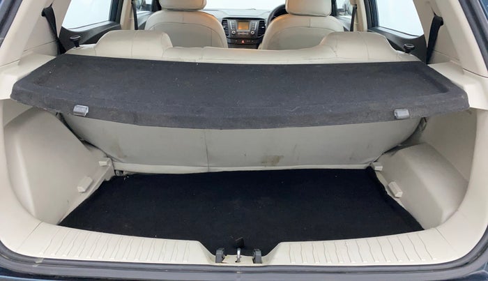 2021 Mahindra XUV300 W6 1.2 PETROL AMT, Petrol, Automatic, 63,607 km, Boot Inside