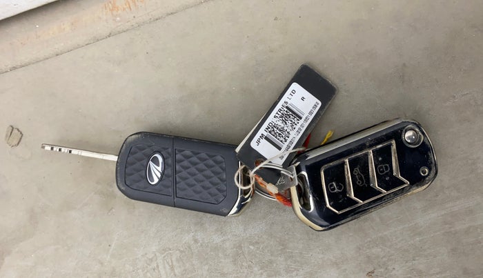 2021 Mahindra XUV300 W6 1.2 PETROL AMT, Petrol, Automatic, 63,607 km, Key Close Up