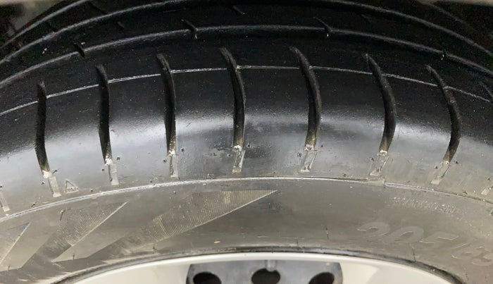 2021 Mahindra XUV300 W6 1.2 PETROL AMT, Petrol, Automatic, 63,607 km, Left Front Tyre Tread