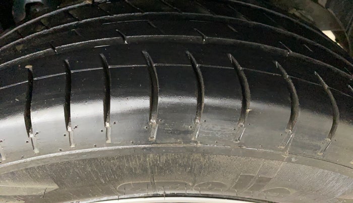 2021 Mahindra XUV300 W6 1.2 PETROL AMT, Petrol, Automatic, 63,607 km, Left Rear Tyre Tread