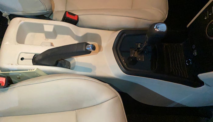 2021 Mahindra XUV300 W6 1.2 PETROL AMT, Petrol, Automatic, 63,607 km, Gear Lever