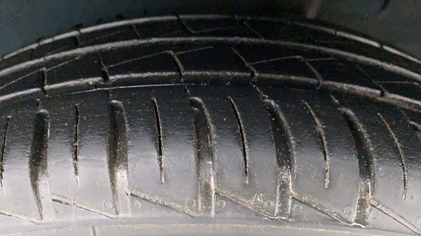 2021 Renault Kwid 1.0 RXT Opt, Petrol, Manual, 17,931 km, Left Rear Tyre Tread