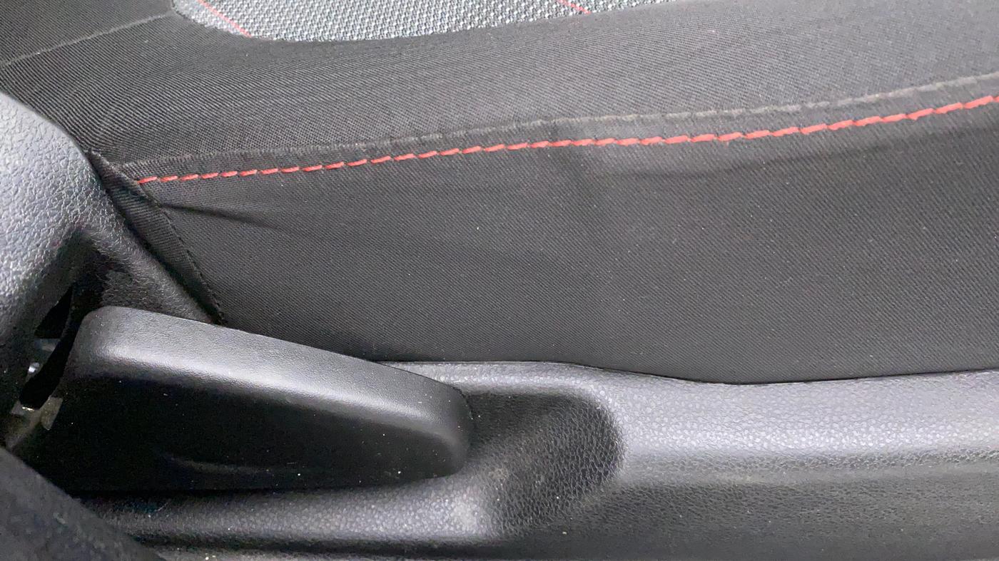 2021 Renault Kwid 1.0 RXT Opt, Petrol, Manual, 17,931 km, Driver Side Adjustment Panel