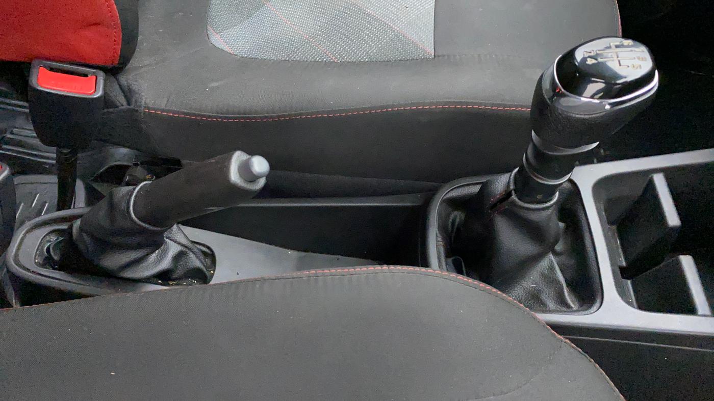 2021 Renault Kwid 1.0 RXT Opt, Petrol, Manual, 17,931 km, Gear Lever