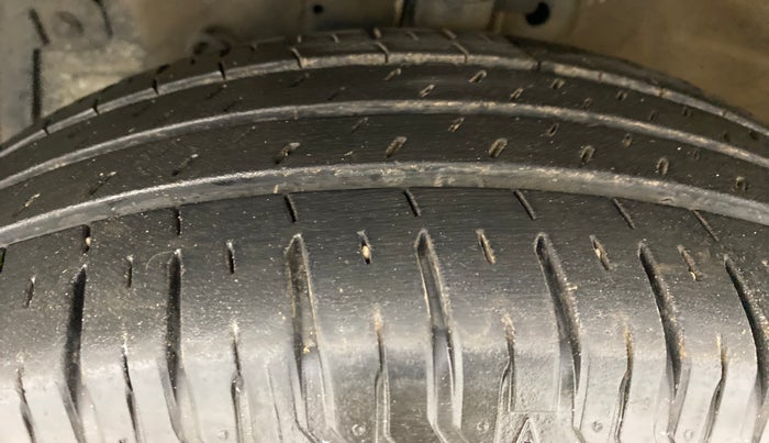 2012 Maruti Swift VDI, Diesel, Manual, 95,775 km, Left Front Tyre Tread