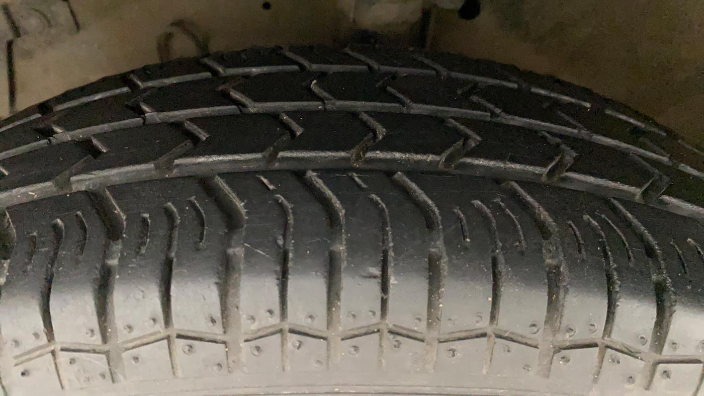 2014 Maruti Swift VXI, Petrol, Manual, 1,23,305 km, Left Front Tyre Tread