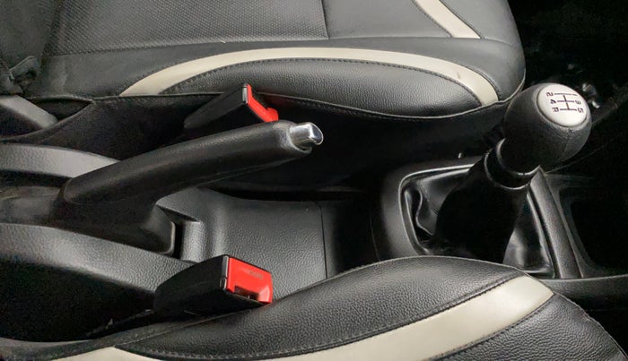2014 Maruti Swift VXI, Petrol, Manual, 1,23,305 km, Gear Lever