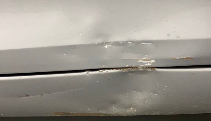 2014 Maruti Swift VXI, Petrol, Manual, 1,23,305 km, Right running board - Slightly dented