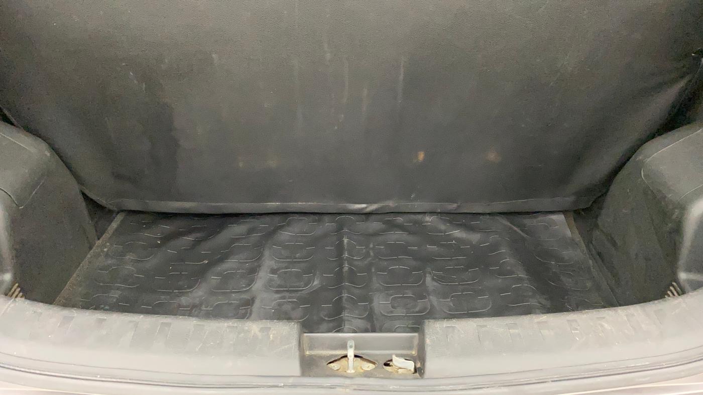 2014 Maruti Swift VXI, Petrol, Manual, 1,23,305 km, Boot Inside