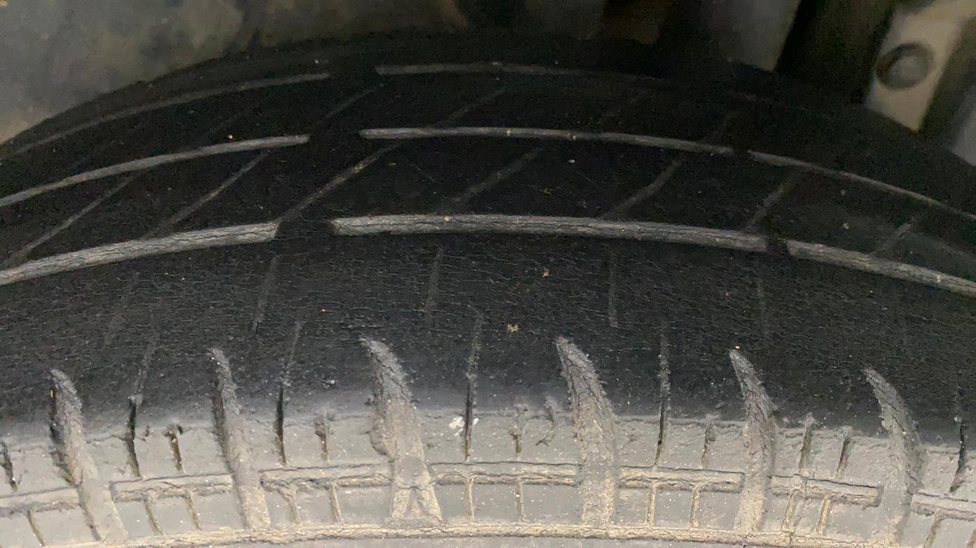 2014 Maruti Swift VXI, Petrol, Manual, 1,23,305 km, Left Rear Tyre Tread