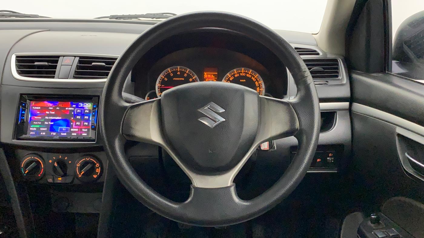 2014 Maruti Swift VXI, Petrol, Manual, 1,23,305 km, Steering Wheel Close Up