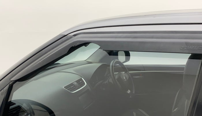 2014 Maruti Swift VXI, Petrol, Manual, 1,23,305 km, Front passenger door - Door visor damaged