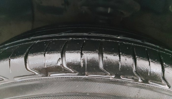 2014 Hyundai Xcent S AT 1.2 (O), Petrol, Automatic, 87,231 km, Left Front Tyre Tread