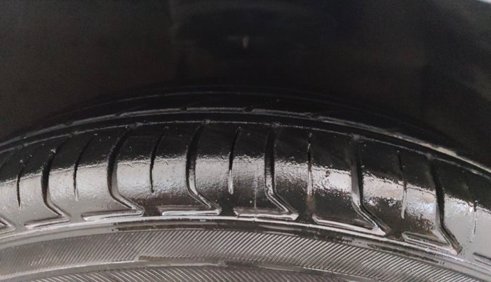 2014 Hyundai Xcent S AT 1.2 (O), Petrol, Automatic, 87,231 km, Right Front Tyre Tread