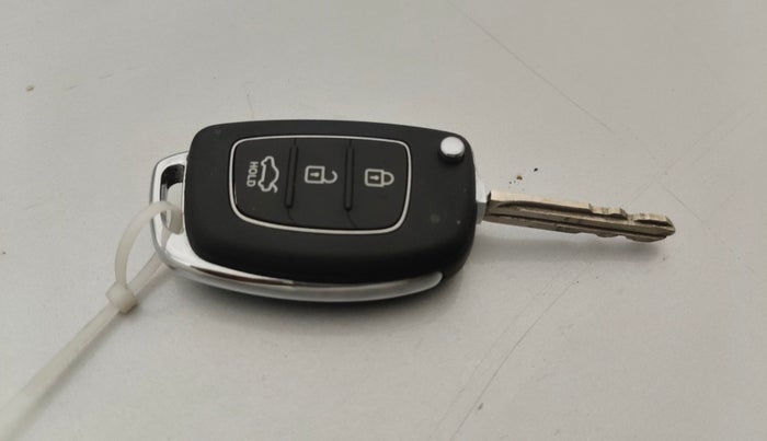 2014 Hyundai Xcent S AT 1.2 (O), Petrol, Automatic, 87,231 km, Key Close Up