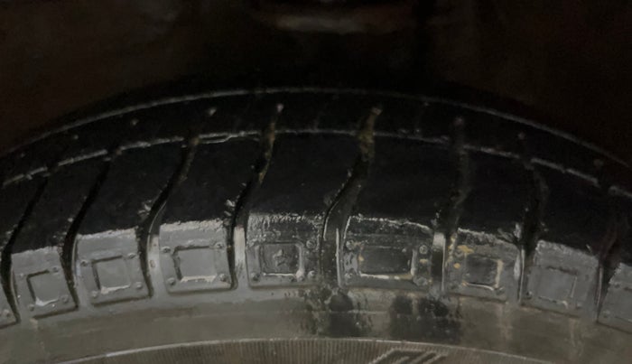 2018 Maruti Alto 800 LXI, Petrol, Manual, 40,669 km, Left Front Tyre Tread