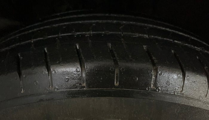 2020 Hyundai VENUE S+ 1.2, Petrol, Manual, 64,868 km, Right Front Tyre Tread