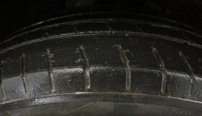 2020 Hyundai VENUE S+ 1.2, Petrol, Manual, 64,868 km, Left Front Tyre Tread