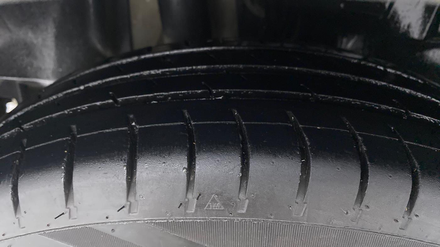 2018 Maruti Swift VXI D, CNG, Manual, 78,851 km, Right Rear Tyre Tread