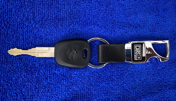 2018 Maruti Swift VXI D, CNG, Manual, 78,851 km, Key Close Up