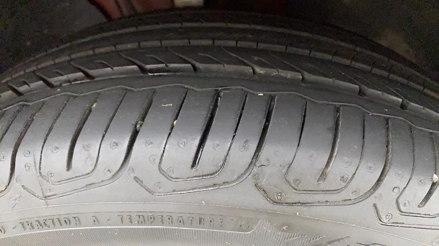 2022 Skoda SLAVIA STYLE 1.5L TSI DSG, Petrol, Automatic, 8,413 km, Right Front Tyre Tread