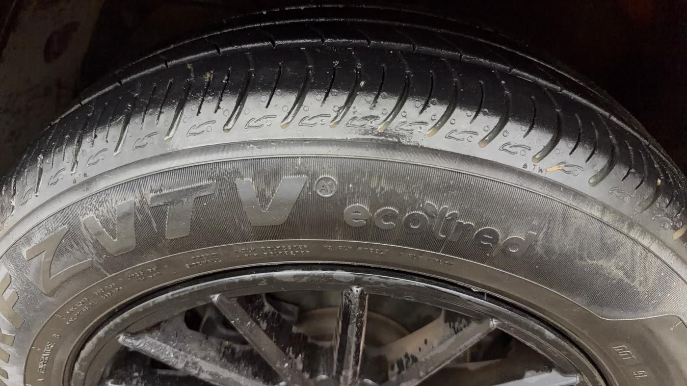 2016 Maruti Baleno DELTA PETROL 1.2, Petrol, Manual, 42,605 km, Left Front Tyre Tread