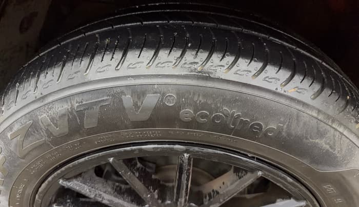 2016 Maruti Baleno DELTA PETROL 1.2, Petrol, Manual, 42,605 km, Left Front Tyre Tread