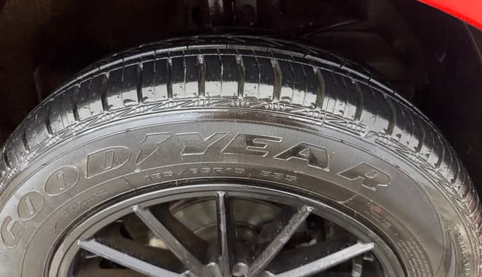 2016 Maruti Baleno DELTA PETROL 1.2, Petrol, Manual, 42,605 km, Right Front Tyre Tread