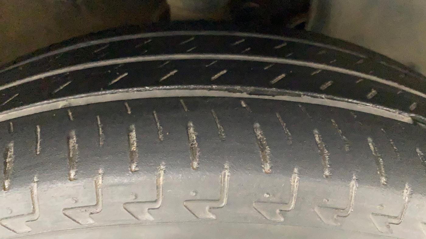 2017 Maruti IGNIS DELTA 1.2 AMT, Petrol, Automatic, 45,236 km, Right Front Tyre Tread