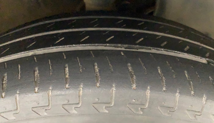 2017 Maruti IGNIS DELTA 1.2 AMT, Petrol, Automatic, 45,236 km, Right Front Tyre Tread