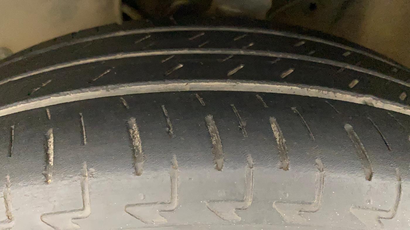 2017 Maruti IGNIS DELTA 1.2 AMT, Petrol, Automatic, 45,236 km, Left Front Tyre Tread