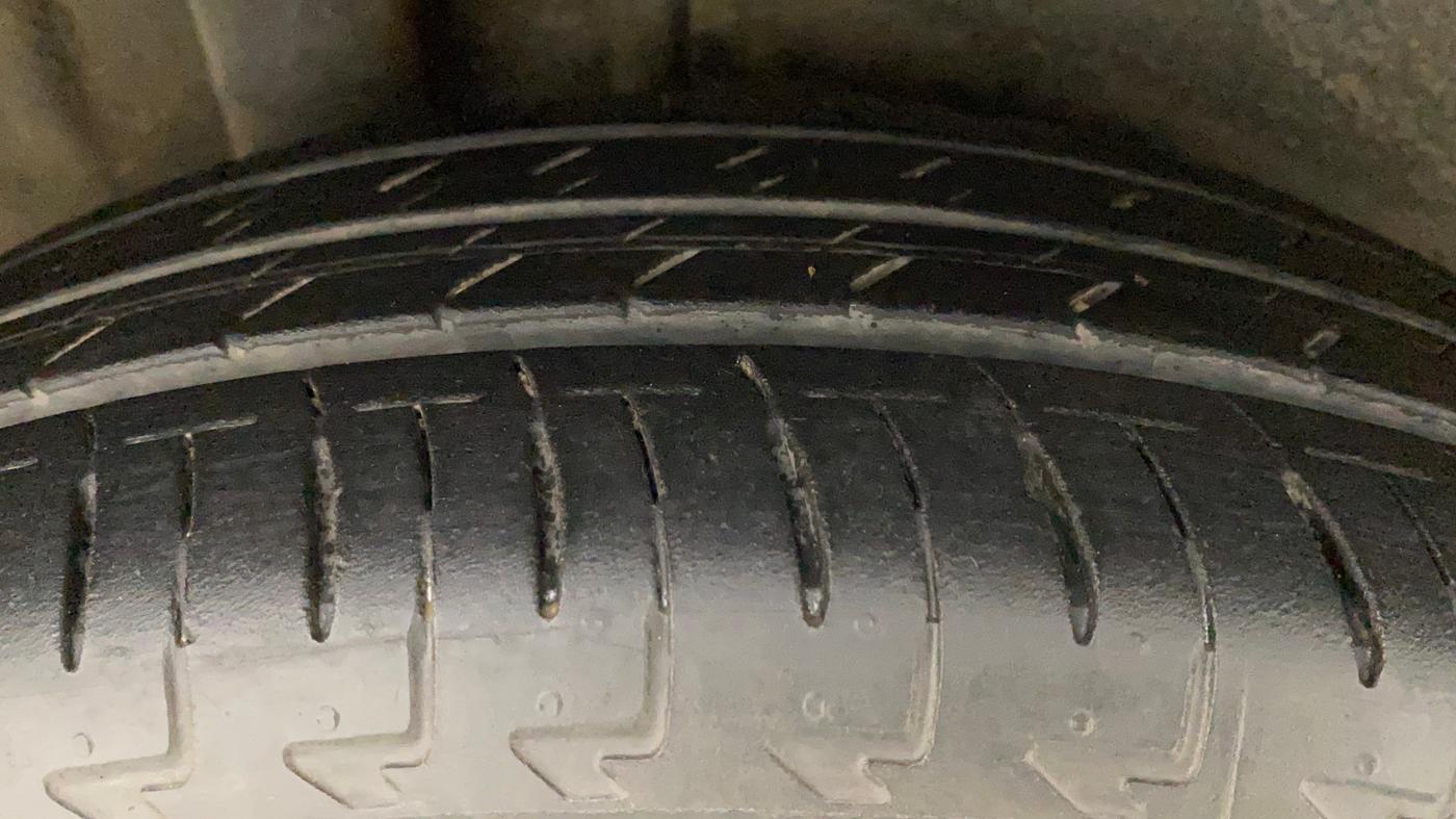 2017 Maruti IGNIS DELTA 1.2 AMT, Petrol, Automatic, 45,236 km, Right Rear Tyre Tread