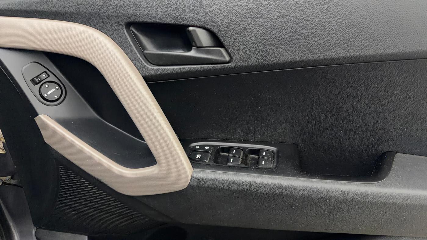 2017 Hyundai Creta E PLUS 1.6 PETROL, Petrol, Manual, 35,875 km, Driver Side Door Panels Control