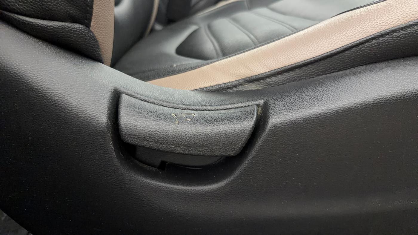 2017 Hyundai Creta E PLUS 1.6 PETROL, Petrol, Manual, 35,875 km, Driver Side Adjustment Panel