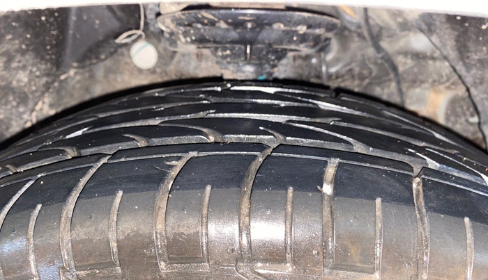 2024 Mahindra XUV300 W8 1.2 PETROL, Petrol, Manual, 1,084 km, Right Front Tyre Tread