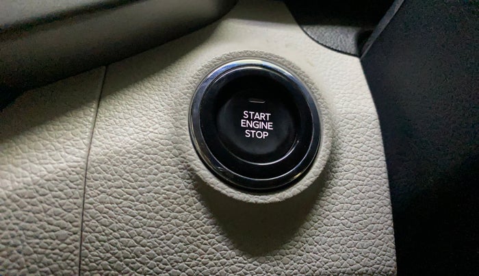 2024 Mahindra XUV300 W8 1.2 PETROL, Petrol, Manual, 1,084 km, Keyless Start/ Stop Button