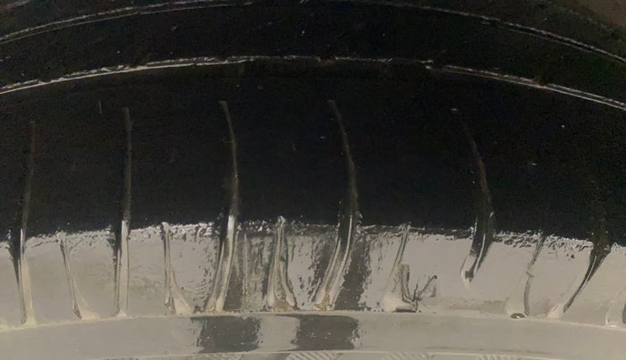 2014 Hyundai Xcent S 1.1 CRDI (O), Diesel, Manual, 1,08,453 km, Right Rear Tyre Tread