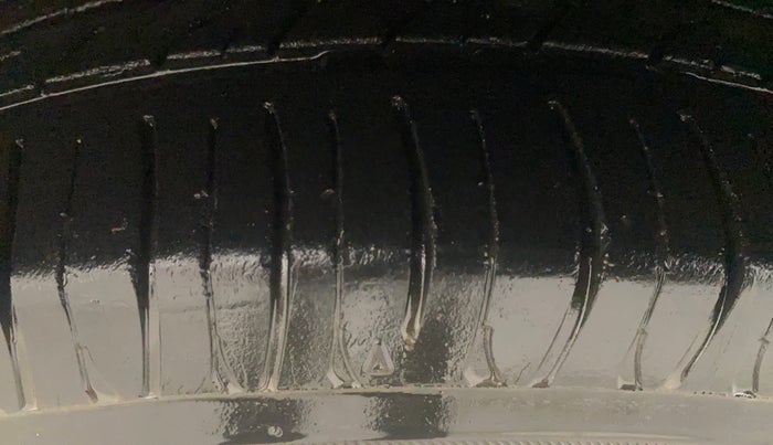 2014 Hyundai Xcent S 1.1 CRDI (O), Diesel, Manual, 1,08,453 km, Left Front Tyre Tread